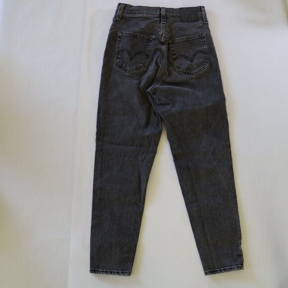 Black Levi's High-Waisted Taper jeans - Picture 7 of 9